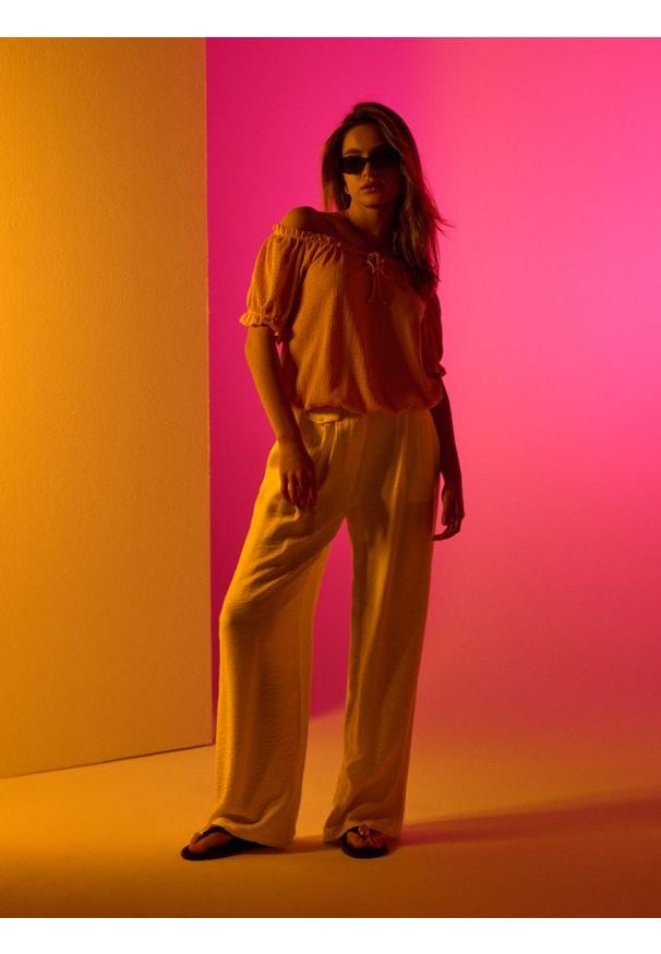 Sinsay - Wiskozowe spodnie wide leg - żółty. Kolor: żółty