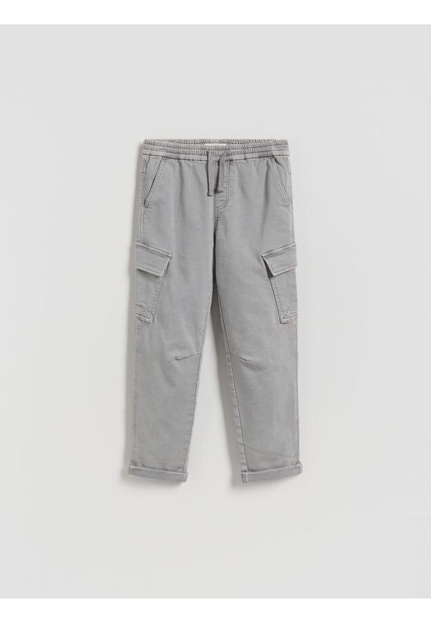Reserved - Wysokoelastyczne spodnie cargo - ciemnoszary. Kolor: szary. Materiał: tkanina, bawełna