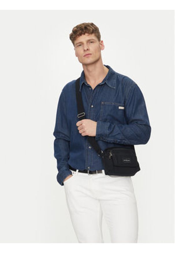 Calvin Klein Jeans Saszetka Workwear Camera Bag Frnt Pocket LV04G3092G Czarny. Kolor: czarny. Materiał: materiał
