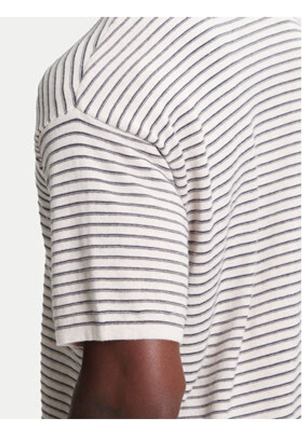 United Colors of Benetton - United Colors Of Benetton T-Shirt 1195K109V Beżowy Relaxed Fit. Kolor: beżowy. Materiał: bawełna