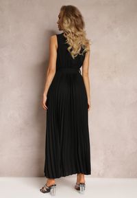 Renee - Czarna Rozkloszowana Sukienka Maxi z Plisowanym Dołem i Gumką w Talii Sare. Kolor: czarny. Materiał: materiał, tkanina. Typ sukienki: kopertowe. Styl: wizytowy. Długość: maxi #3