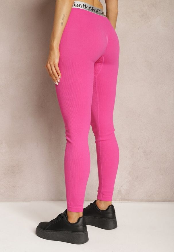 Renee - Fuksjowe Sportowe Legginsy Elastyczne z Ozdobną Szeroką Gumą w Pasie Larnode. Okazja: na co dzień. Kolor: różowy. Materiał: guma. Styl: sportowy