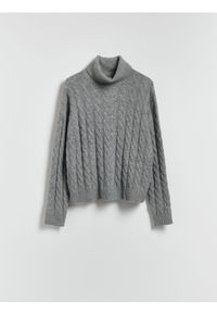 Reserved - Golf z ozdobnym splotem - szary. Typ kołnierza: golf. Kolor: szary. Materiał: dzianina. Wzór: ze splotem