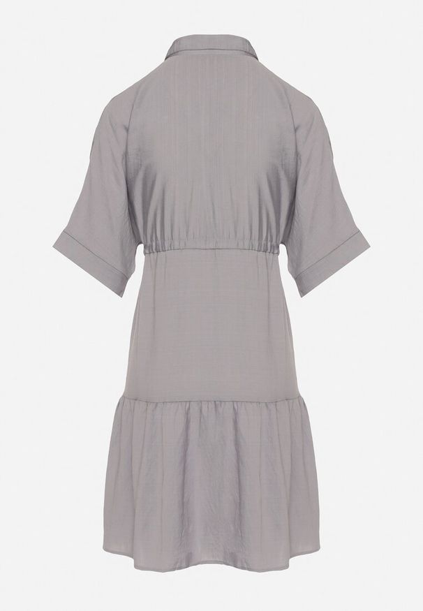 Born2be - Szara Sukienka Koszulowa z Wiskozy z Kołnierzykiem i Wiązaniem Nanieria. Okazja: na co dzień. Kolor: szary. Materiał: wiskoza. Długość rękawa: krótki rękaw. Typ sukienki: koszulowe. Styl: boho, casual