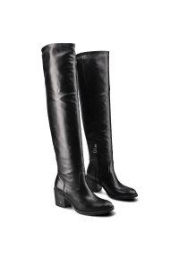 Czarne Kozaki Carinii Damskie Eleganckie Obuwie. Okazja: na randkę, na spotkanie biznesowe, do pracy. Kolor: czarny. Szerokość cholewki: normalna. Wzór: jednolity. Materiał: dzianina, skóra. Sezon: zima, jesień. Obcas: na obcasie. Styl: elegancki. Wysokość obcasa: średni #5