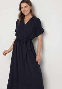 Born2be - Granatowa Sukienka z Bawełną i Ozdobnym Paskiem Lunistra. Okazja: na co dzień. Kolor: niebieski. Materiał: bawełna. Wzór: aplikacja. Styl: elegancki, casual, klasyczny #4