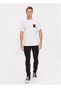 Karl Lagerfeld - KARL LAGERFELD T-Shirt 240M2204 Biały Regular Fit. Typ kołnierza: dekolt w karo. Kolor: biały. Materiał: bawełna