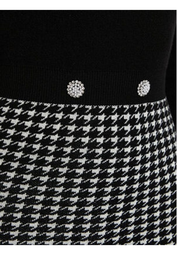 Guess Sukienka dzianinowa W5RK12 Z3KX0 Czarny Slim Fit. Kolor: czarny. Materiał: wiskoza