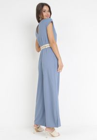 Born2be - Niebieski Kombinezon z Paskiem Thalaera. Kolor: niebieski. Materiał: prążkowany, dzianina. Długość rękawa: krótki rękaw. Długość: krótkie. Wzór: jednolity. Sezon: lato. Styl: boho #2