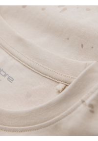 Ombre Clothing - T-shirt męski z nadrukiem i okrągłym dekoltem – kremowy V2 OM-TSFP-0187 - XXL. Okazja: na co dzień. Kolor: kremowy. Materiał: dzianina, materiał, bawełna. Długość rękawa: krótki rękaw. Długość: krótkie. Wzór: nadruk. Styl: sportowy, casual #7