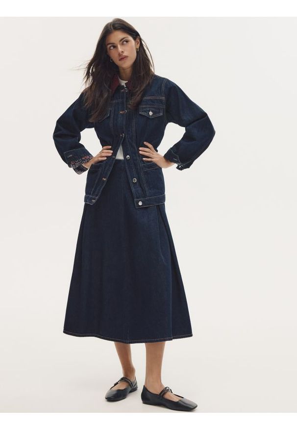 Reserved - Jeansowa spódnica - granatowy. Kolor: niebieski. Materiał: jeans