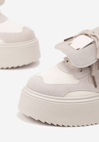 Born2be - Beżowe Sneakersy na Grubej Podeszwie z Wywiniętym Językiem i Kokardą Ellisare. Okazja: na co dzień. Kolor: beżowy. Materiał: jeans