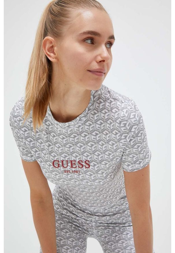 Guess t-shirt damski kolor zielony. Kolor: zielony. Materiał: skóra. Styl: klasyczny