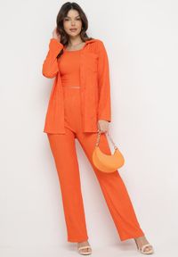 Born2be - Pomarańczowy 3-częściowy Komplet Casual z Plisowanej Tkaniny Spodnie Top i Koszula Farella. Kolor: pomarańczowy. Materiał: tkanina