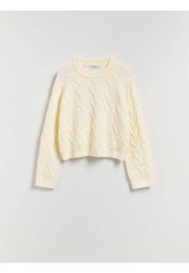 Reserved - Strukturalny sweter - kremowy. Kolor: kremowy. Materiał: dzianina