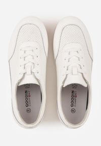 Renee - Białe Minimalistyczne Sneakersy Zamszowe ze Skórzaną Wkładką i Perforacją Zaehlisa. Okazja: na co dzień. Kolor: biały. Materiał: skóra, zamsz. Szerokość cholewki: normalna #3