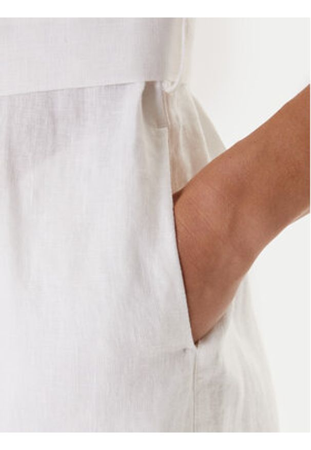 Tatuum Sukienka koszulowa Salima T2509.207 Biały Regular Fit. Kolor: biały. Materiał: len. Typ sukienki: koszulowe