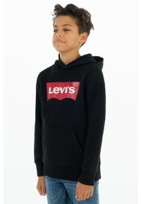 Levi's® - Levi's Bluza dziecięca kolor czarny z kapturem z nadrukiem. Okazja: na spotkanie biznesowe, na co dzień. Typ kołnierza: kaptur. Kolor: czarny. Materiał: dzianina. Wzór: nadruk. Styl: biznesowy, casual #2