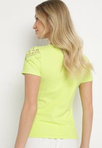 Born2be - Zielony Bawełniany T-shirt z Koronkowymi Wstawkami Zaredira. Okazja: na co dzień. Kolor: zielony. Materiał: bawełna, koronka. Wzór: koronka. Styl: klasyczny, casual, elegancki