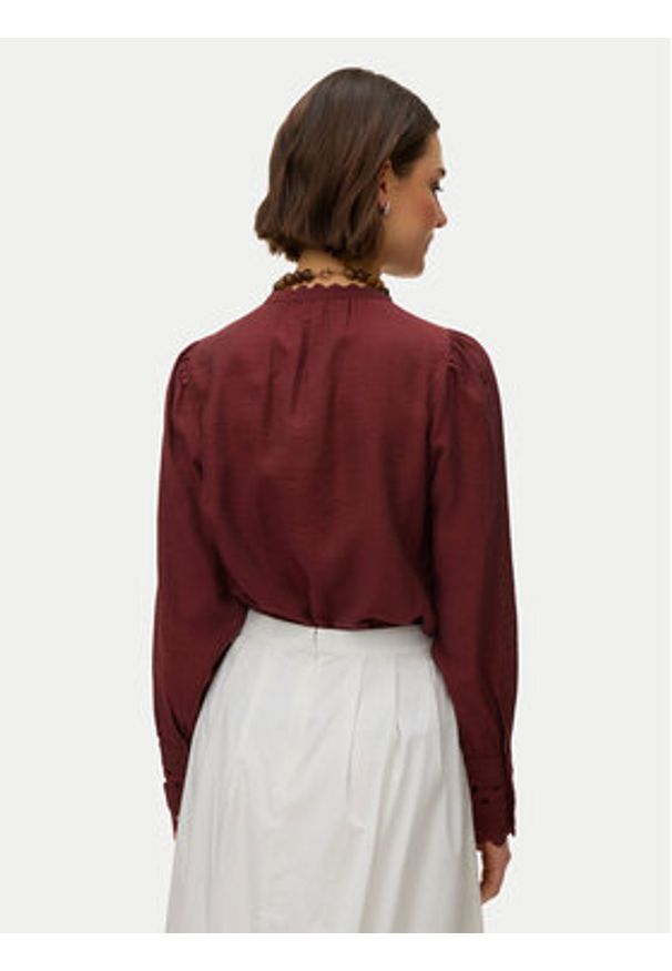 Vero Moda Koszula Irina 10338396 Bordowy Regular Fit. Kolor: czerwony. Materiał: wiskoza