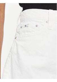 Calvin Klein Jeans Szorty jeansowe J20J222811 Biały Mom Fit. Kolor: biały. Materiał: bawełna