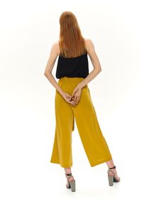 TOP SECRET - Szerokie spodnie z wiązaniem w pasie. Okazja: na co dzień. Kolor: żółty. Materiał: materiał. Sezon: jesień. Styl: casual #4