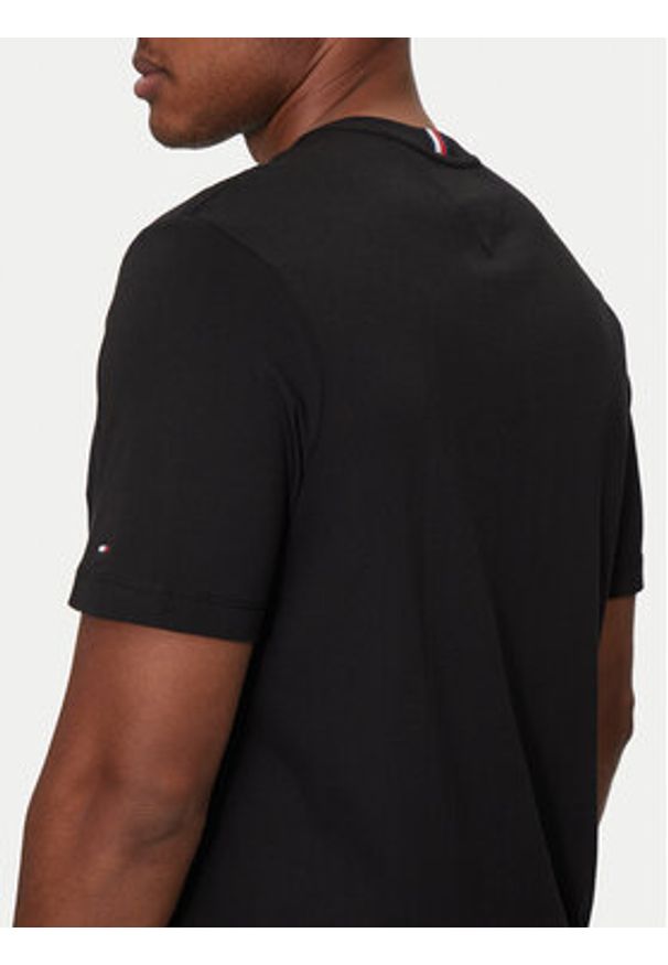 TOMMY HILFIGER - Tommy Hilfiger T-Shirt Chest Stripe MW0MW36739 Czarny Regular Fit. Kolor: czarny. Materiał: bawełna