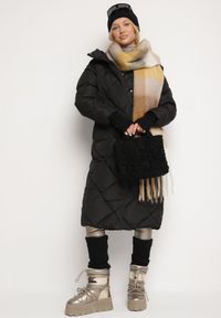 Born2be - Czarna Kurtka z Geometrycznym Pikowaniem Johnatta. Kolor: czarny. Wzór: geometria #6