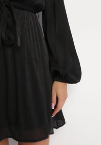 Born2be - Czarna Rozkloszowana Sukienka Mini z Gumką w Pasie Gaiame. Kolor: czarny. Materiał: materiał. Długość: mini #6