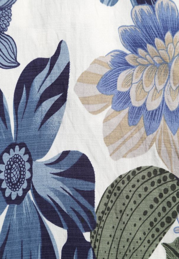 Born2be - Niebieska Wiskozowa Bluzka w Kwiaty Talina. Okazja: na co dzień. Kolor: niebieski. Materiał: wiskoza. Wzór: kwiaty. Styl: casual, klasyczny, elegancki