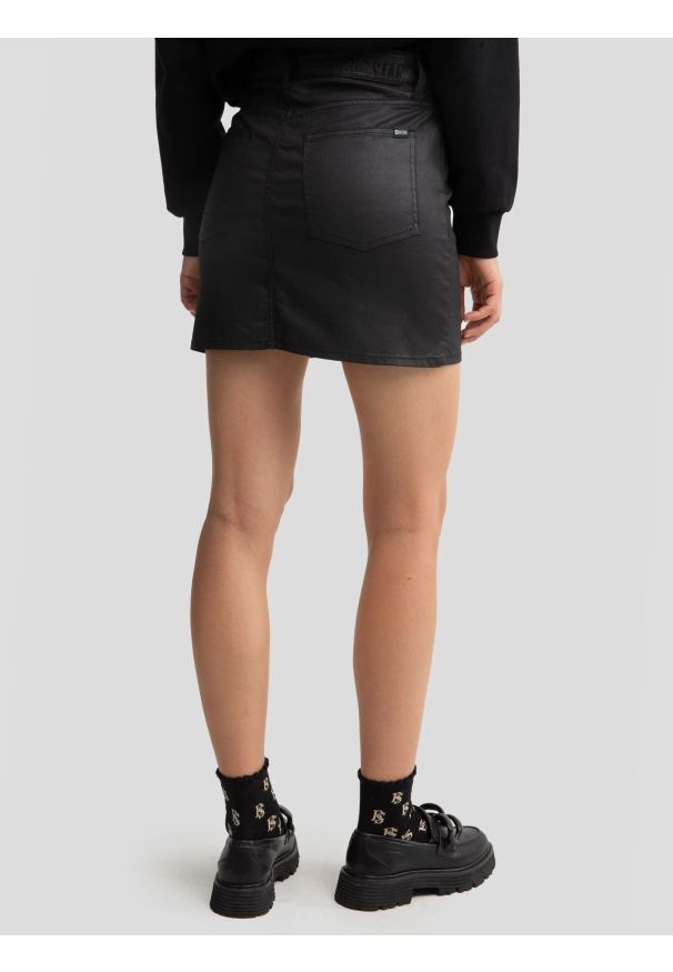Big-Star - Spódnica damska jeansowa woskowana mini czarna Margaret 924. Okazja: na co dzień. Stan: podwyższony. Kolor: czarny. Materiał: jeans. Styl: elegancki, klasyczny, casual