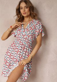 Renee - Czerwona Kopertowa Sukienka Mini z Gumką w Talii z Wiskozy Samata. Kolor: czerwony. Materiał: wiskoza. Długość rękawa: krótki rękaw. Sezon: lato, wiosna. Typ sukienki: kopertowe. Długość: mini