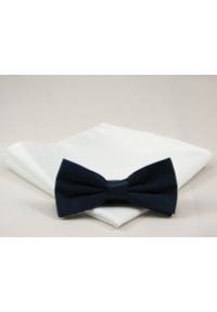 Granatowa Mucha Gładka, Jednokolorowa + Biała Poszetka - Chattier, Męska. Kolor: niebieski. Materiał: poliester. Wzór: gładki. Styl: elegancki, sportowy #2