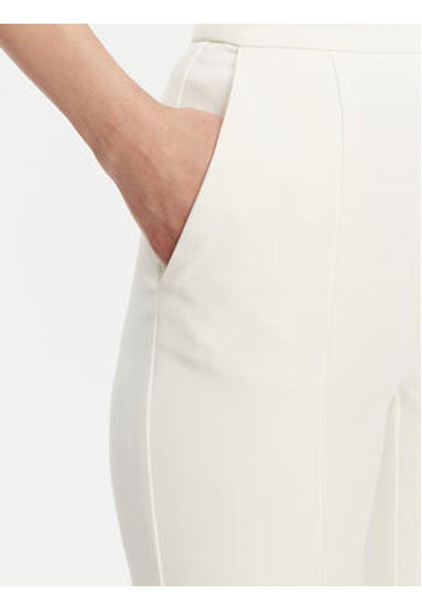 Elisabetta Franchi Spodnie materiałowe PA-076-51E2-V280 Biały Regular Fit. Kolor: biały. Materiał: syntetyk