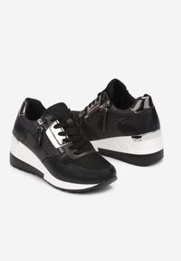 Born2be - Czarne Sneakersy Euphike. Wysokość cholewki: przed kostkę. Nosek buta: okrągły. Kolor: czarny. Szerokość cholewki: normalna. Wzór: aplikacja. Obcas: na koturnie