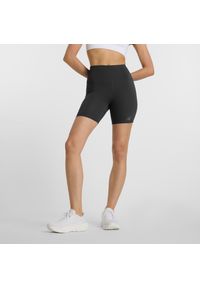 Spodenki damskie New Balance WS51114BK – czarne. Stan: podwyższony. Kolor: czarny. Materiał: tkanina, lycra, poliester, materiał #1