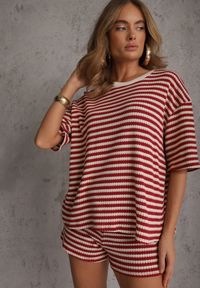 Renee - Beżowo-Czerwony Komplet Casualowy z Bawełny Oversize T-shirt i Szorty w Paski Stylizowany na Szydełkowany Pherra. Kolor: beżowy. Materiał: bawełna. Wzór: paski #1