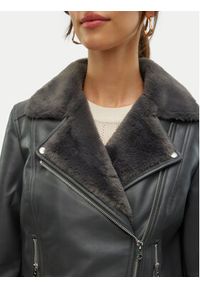 Vero Moda Kurtka z imitacji skóry Hailey 10250405 Szary Regular Fit. Kolor: szary. Materiał: skóra #3