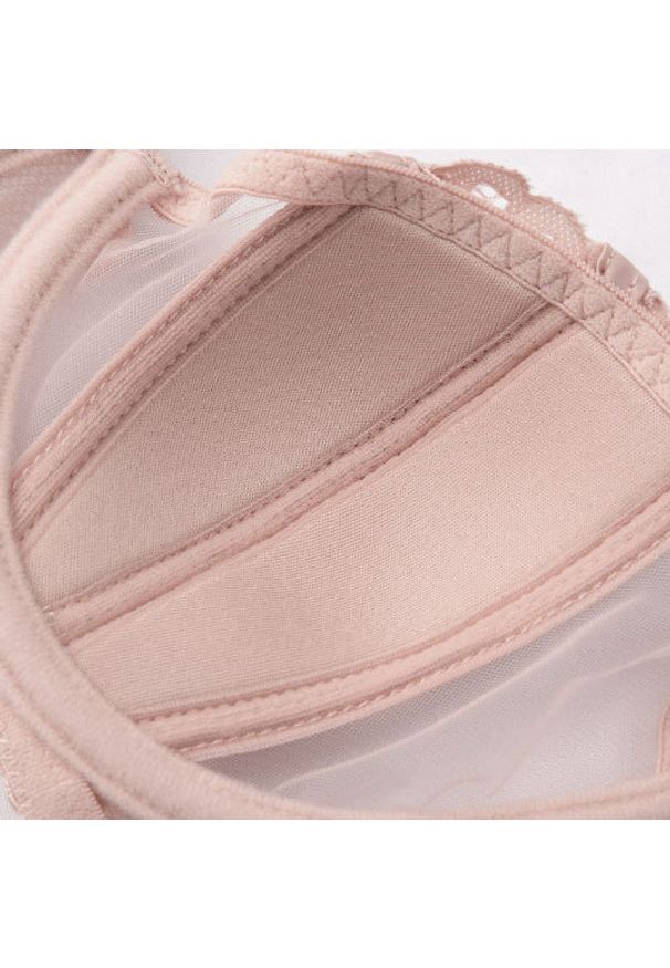 Intica - Komplet bielizny z delikatnego materiału Gabrijela. Kolor: beżowy. Materiał: materiał