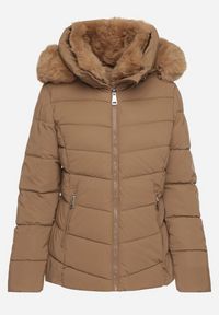 Born2be - Brązowa Taliowana Kurtka z Pikowanymi Przeszyciami i Kapturem z Futerkiem Olennea. Okazja: na co dzień, na spotkanie biznesowe, do pracy. Kolor: brązowy. Materiał: futro. Styl: biznesowy, casual, klasyczny #6