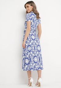 Born2be - Biało-Granatowa Sukienka Midi Koszulowa z Paskiem w Talii w Ornamentalny Print Fiamea. Kolor: biały. Materiał: materiał. Wzór: nadruk. Typ sukienki: koszulowe. Długość: midi #4