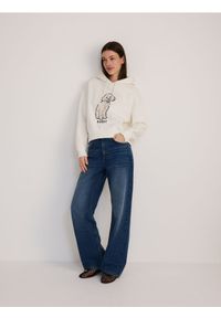 Reserved - Bluza french terry z haftem - złamana biel. Materiał: dzianina. Wzór: haft