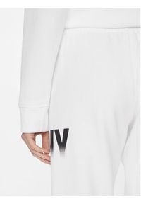 DKNY Sport Spodnie dresowe DP3P3379 Biały Relaxed Fit. Kolor: biały. Materiał: syntetyk #3
