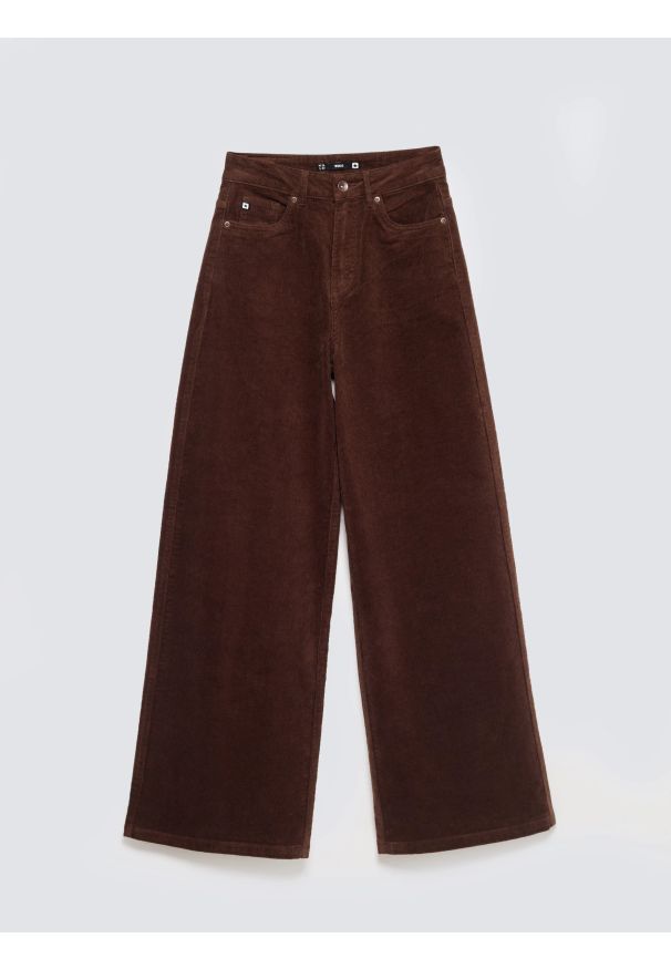 Big-Star - Spodnie damskie sztruksowe z szeroką nogawką ciemnobrązowe Celinesi 804. Stan: podwyższony. Kolor: brązowy. Materiał: sztruks. Długość: krótkie. Wzór: prążki. Sezon: lato. Styl: klasyczny