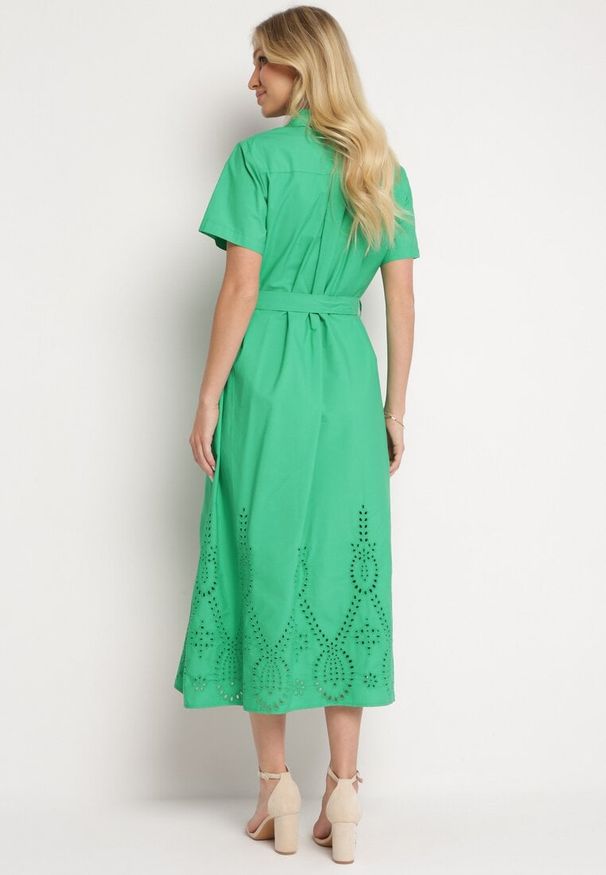 Born2be - Zielona Ażurowa Sukienka z Bawełny Zapinana na Guziki z Materiałowym Paskiem Dimosa. Kolor: zielony. Materiał: bawełna, materiał. Długość rękawa: krótki rękaw. Wzór: ażurowy. Styl: boho