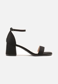 Born2be - Czarne Sandały Vices na Obcasie w Klasycznym Stylu Sarmeira. Okazja: na co dzień. Zapięcie: sprzączka. Kolor: czarny. Materiał: jeans. Wzór: kwiaty. Obcas: na obcasie. Styl: klasyczny. Wysokość obcasa: średni