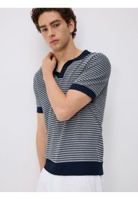 Reserved - Sweter polo z wiskozą - granatowy. Typ kołnierza: polo. Kolor: niebieski. Materiał: wiskoza #1