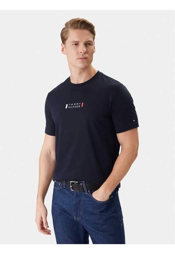 TOMMY HILFIGER - Tommy Hilfiger T-Shirt Brand Love Small Center Tee MW0MW41453 Granatowy Regular Fit. Kolor: niebieski. Materiał: bawełna
