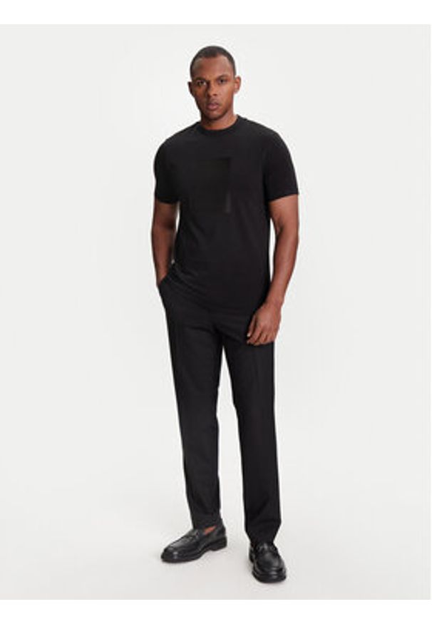 Karl Lagerfeld - KARL LAGERFELD T-Shirt 755038 553235 Czarny Regular Fit. Typ kołnierza: dekolt w karo. Kolor: czarny. Materiał: bawełna