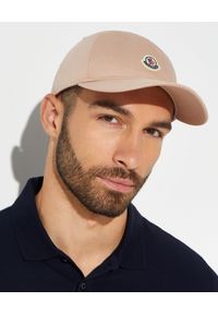 MONCLER - Różowa czapka z logo. Kolor: różowy, wielokolorowy, fioletowy. Materiał: bawełna. Wzór: aplikacja, haft #3